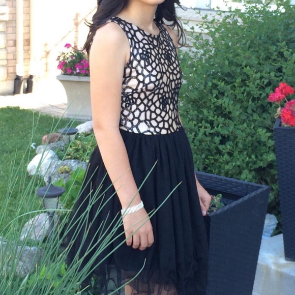 Black and gold party dress - Picture 5 of 5